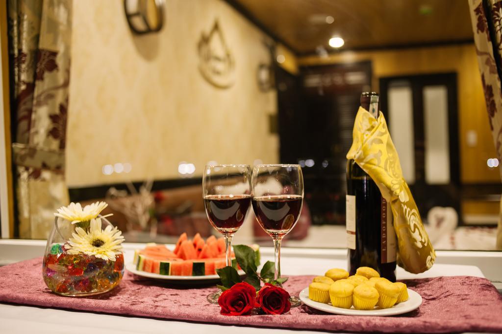下龍 克里斯蒂娜钻石游轮船屋酒店 外观 照片